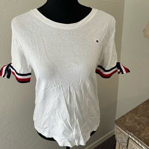 White Tommy Hilfiger split sleeve w/ bows